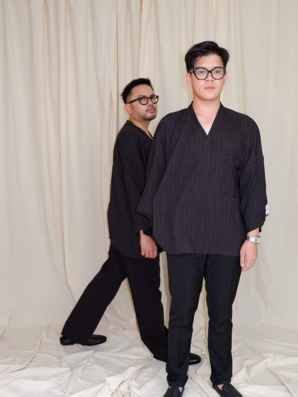 RUMI IN HITAM PEKAT